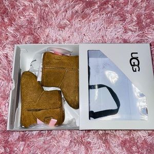 Infant Ugg boots Jesse Bow II Size 02/03 Small (6-12months)